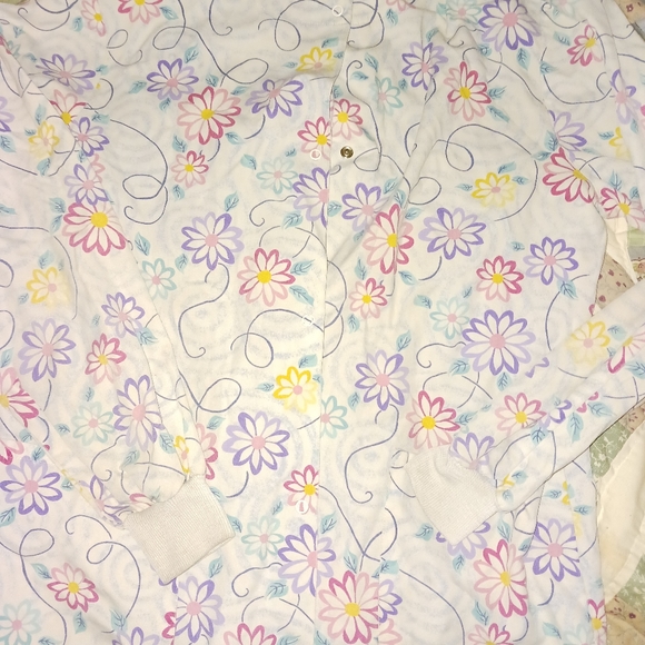 3 long sleeve scrub tops - Picture 4 of 6